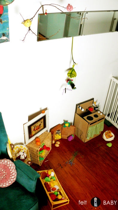 Cocinita de cartón estilo vintage para jugar a las casitas
